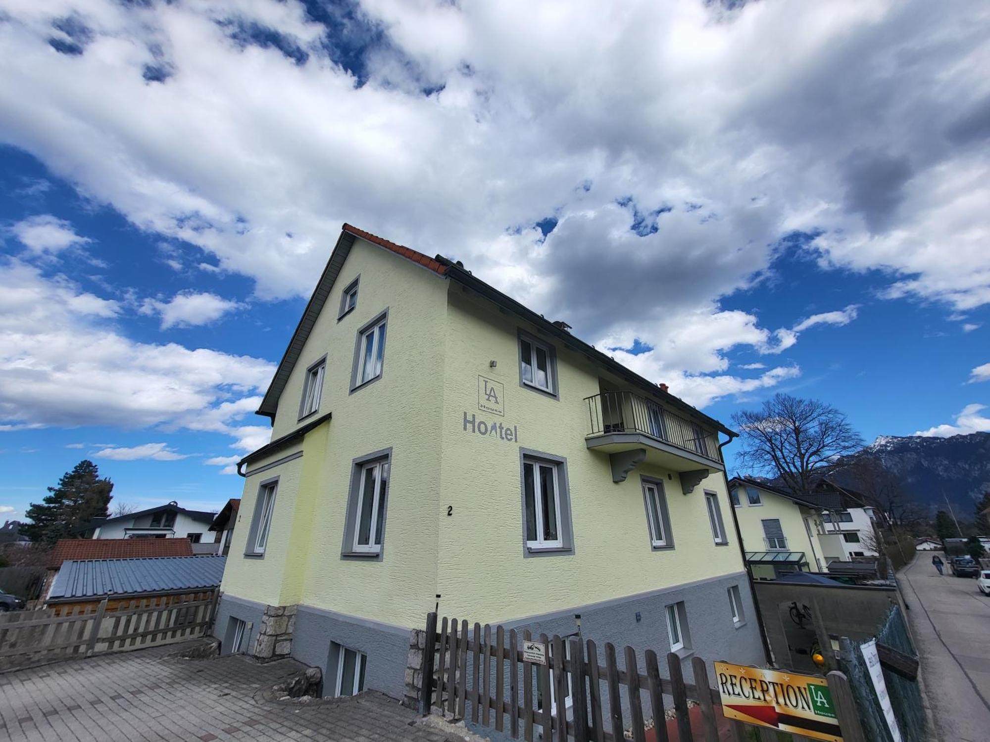 House La Neuschwanstein Blick - Budget City Hotel Füssen Εξωτερικό φωτογραφία
